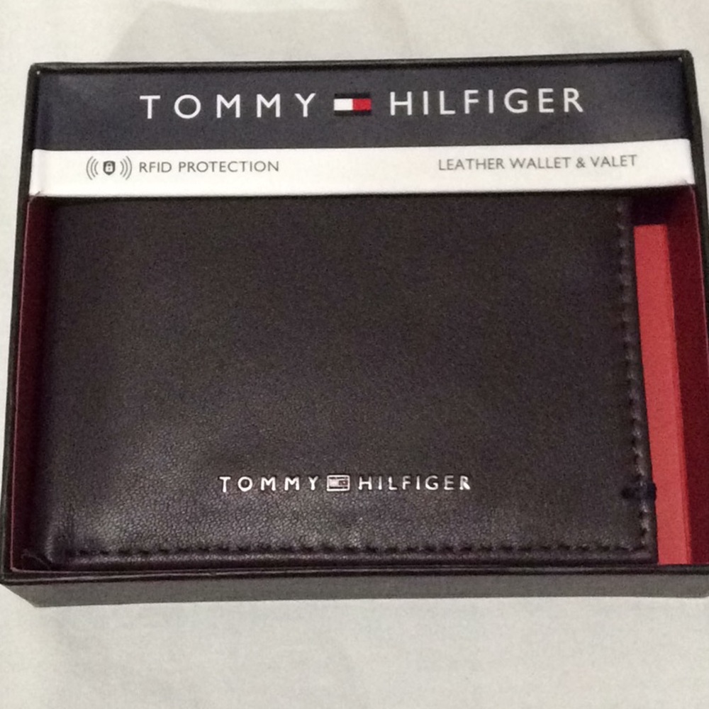 Tommy Hilfiger RFID Leather Wallet & Valet